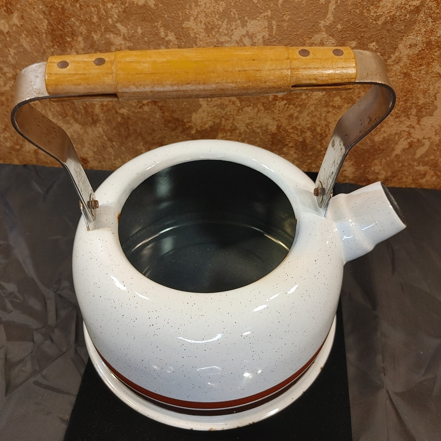 Killer Kettle! Vintage Retro Camp Enameled Tea Wood Handle 1970's Free Shipping!