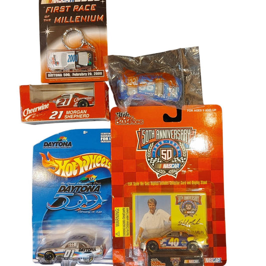 Scale Racers 2!  Four vintage 1:64 scale Diecast Nascar Cars Hot Wheels Free Ship