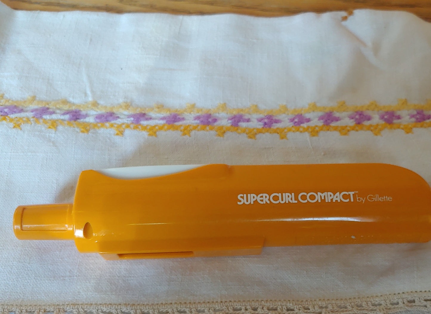 Compact Curler! Vintage Super Curl Compact by Gillette