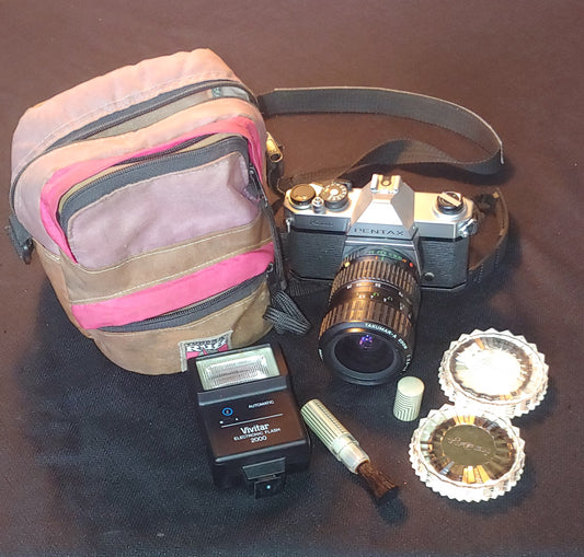 Zoom IN! Vintage 35mm SLR Asahi Pentax K1000 Camera with Bag Flash Zoom Lens Parts or Repair
