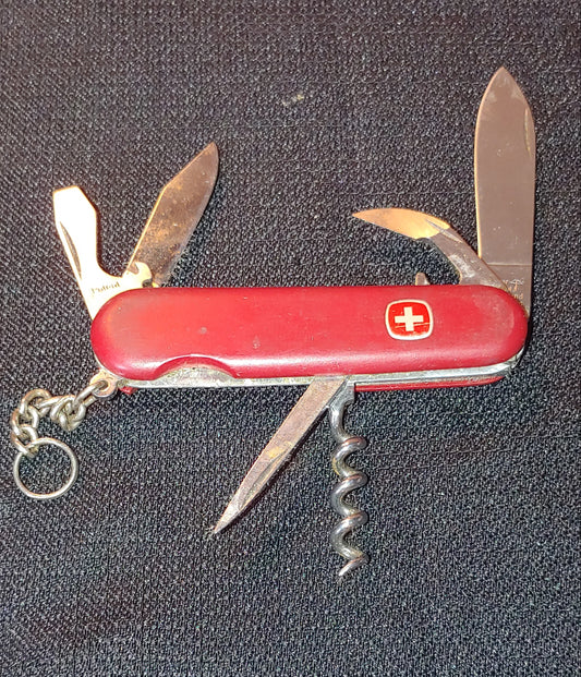 Better off red! Vintage 2 blade Swiss Army Knife Wenger Switzerland multi tool pocket knife
