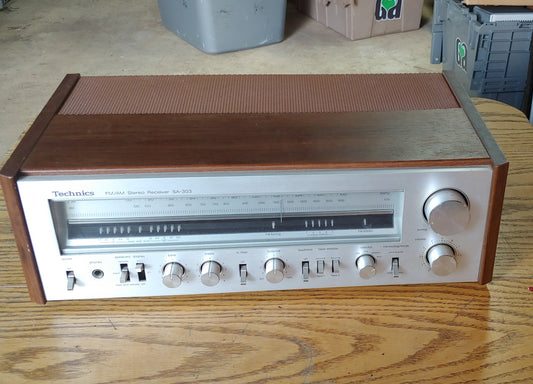 Vintage Tunes! Used Technics SA-303 Receiver Tested Works Woodgrain Dial Tuner