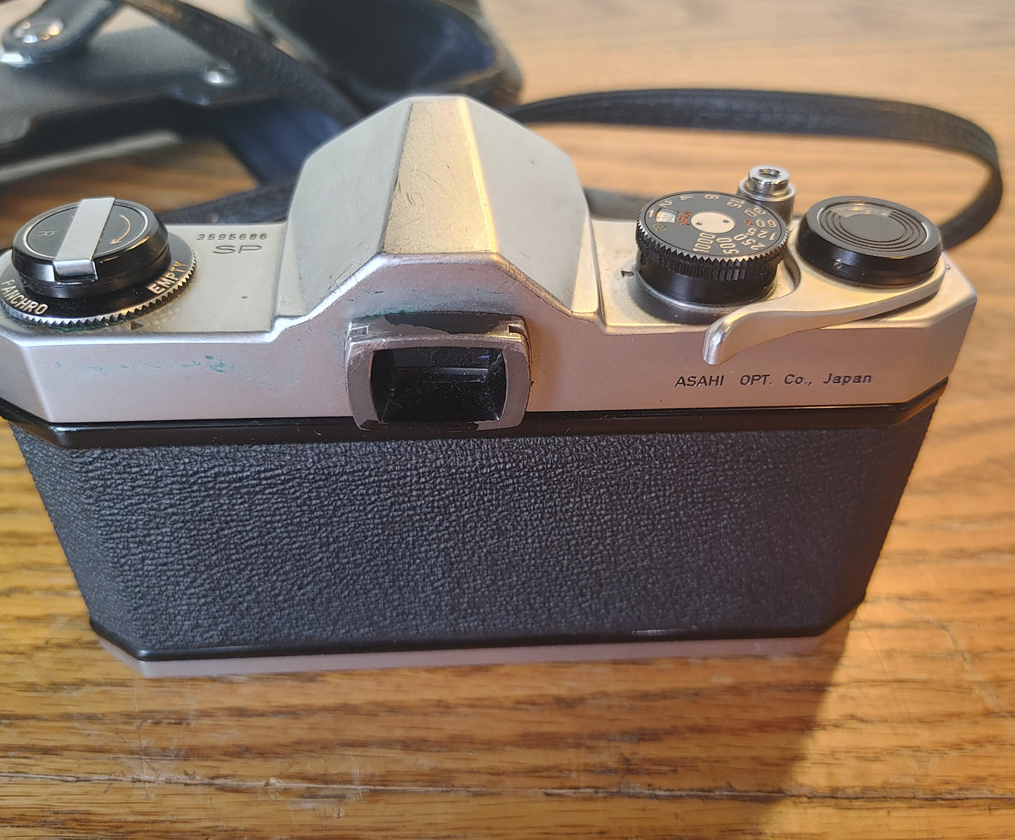 Asahi (NOT Beer)! Vintage Pentax Spotmatic 35mm Camera 1:1.4/50mm Lens Takumar Case