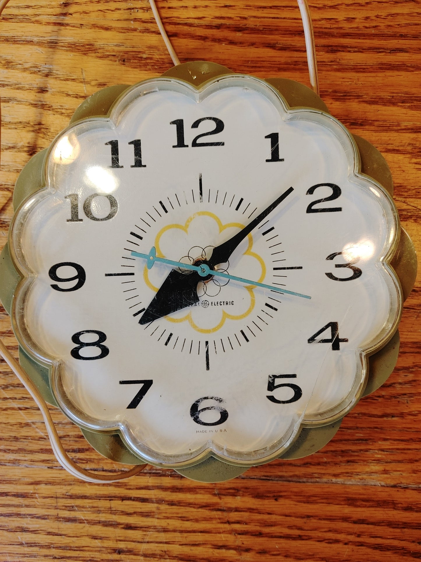 Time Will Tell! Vintage Wall Clock Mid Century GE Flower Shape