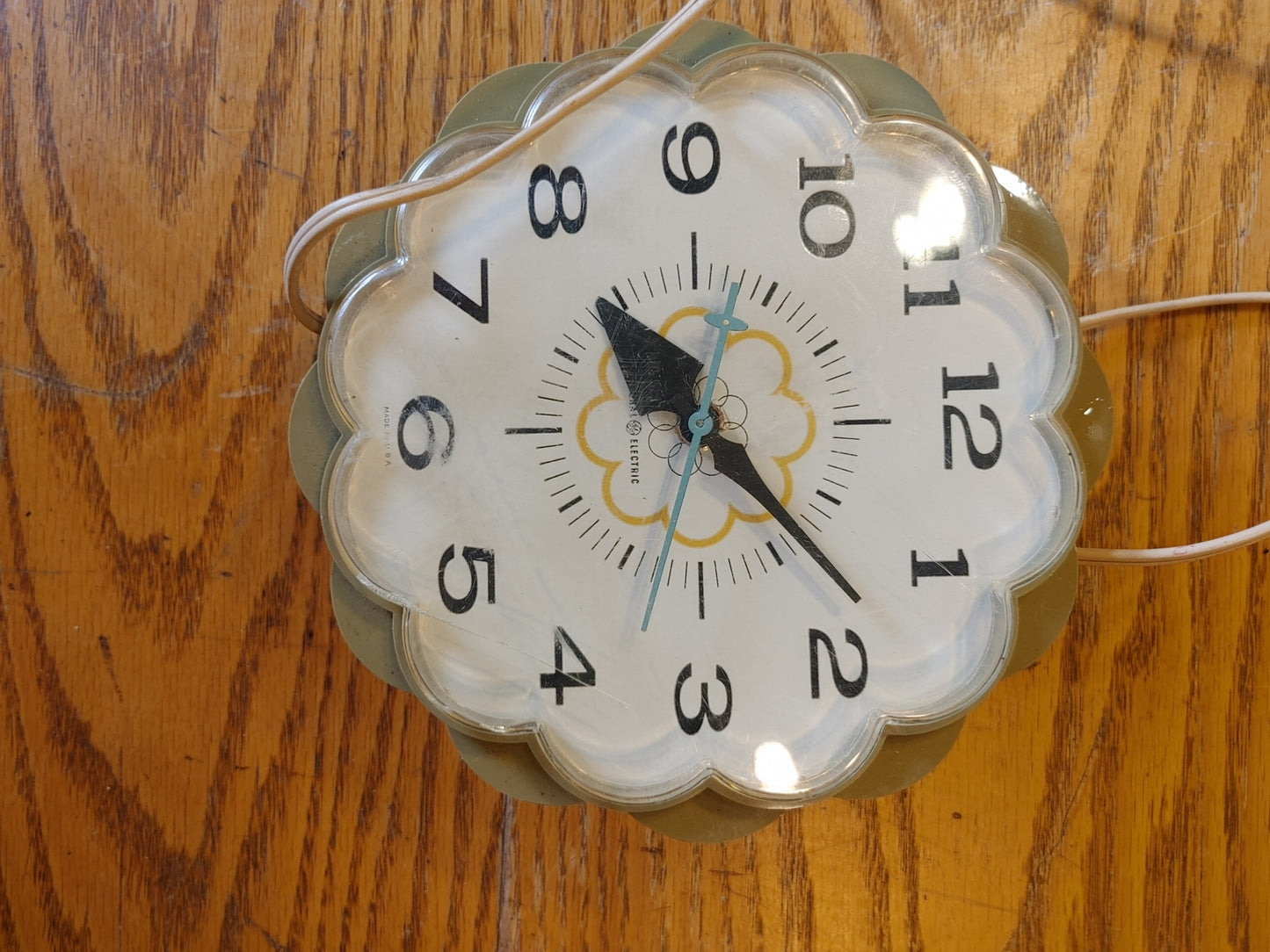 Time Will Tell! Vintage Wall Clock Mid Century GE Flower Shape