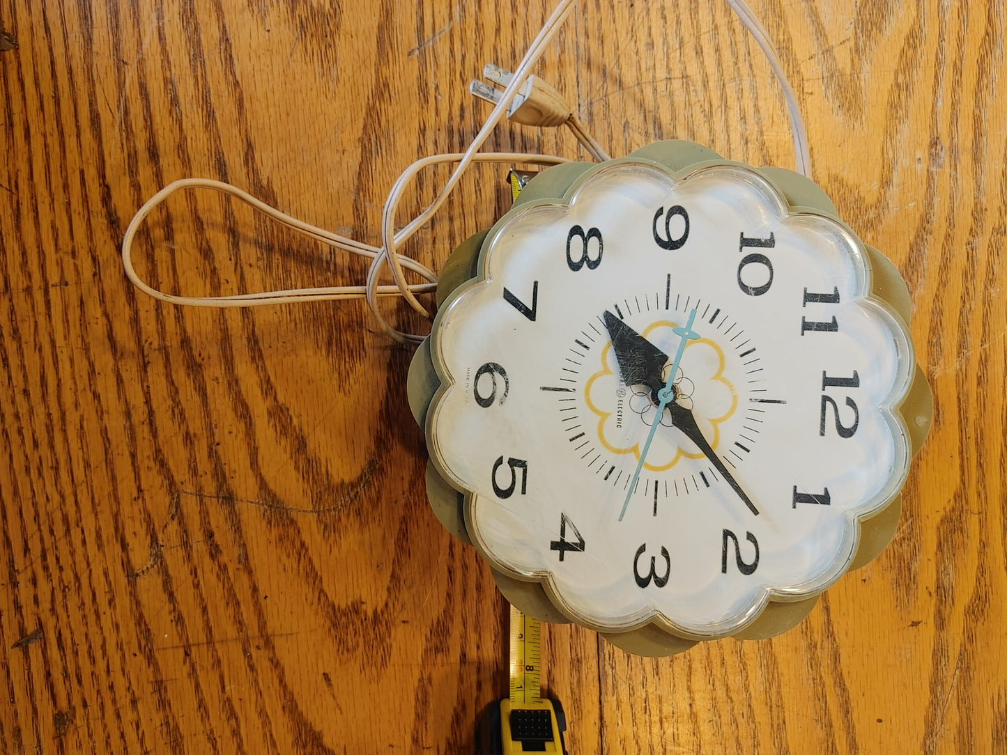 Time Will Tell! Vintage Wall Clock Mid Century GE Flower Shape