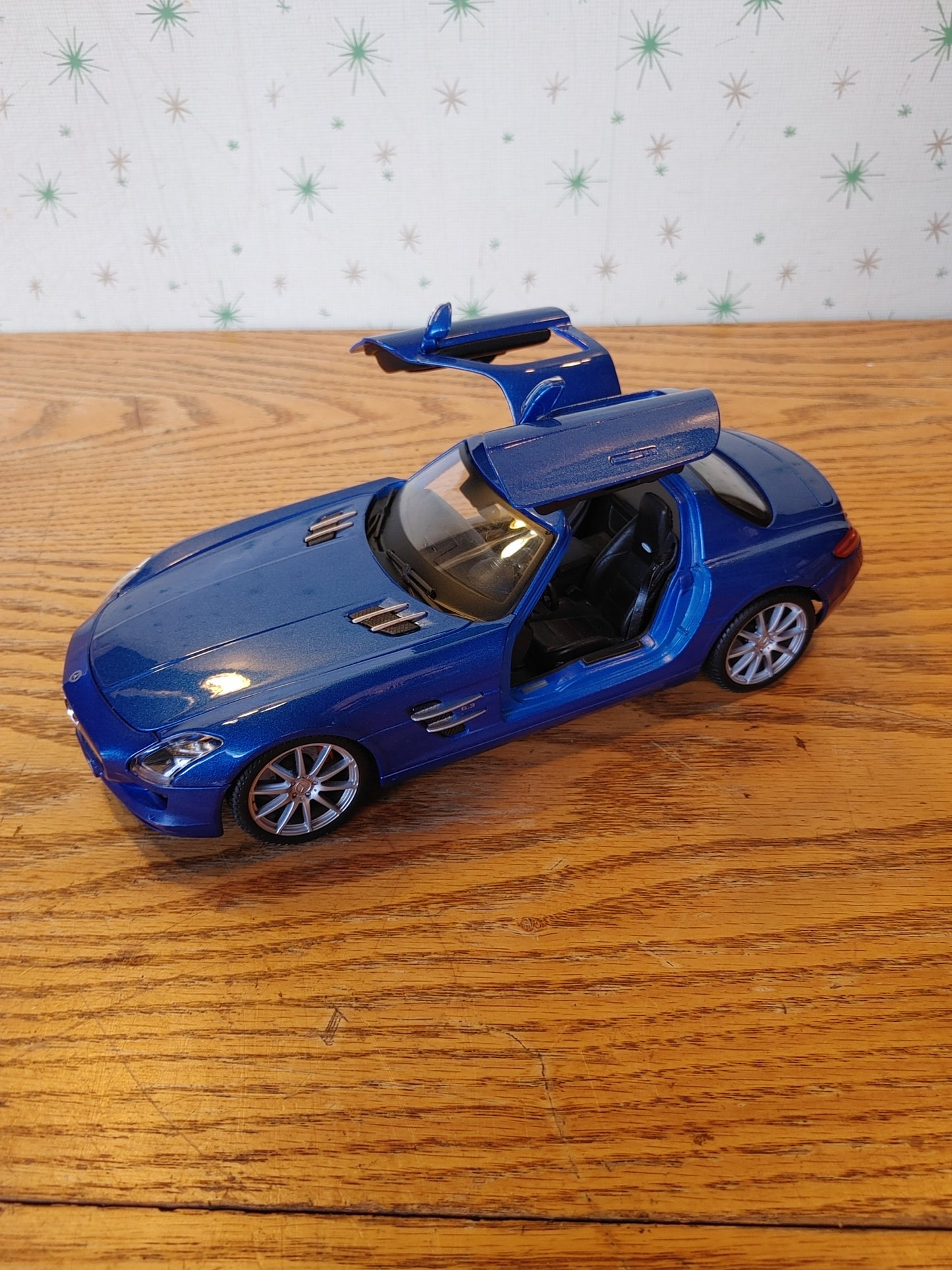 Gullwing! Maisto SLS AMG Mercedes 1:18 Blue Good Condition No Box or Stand