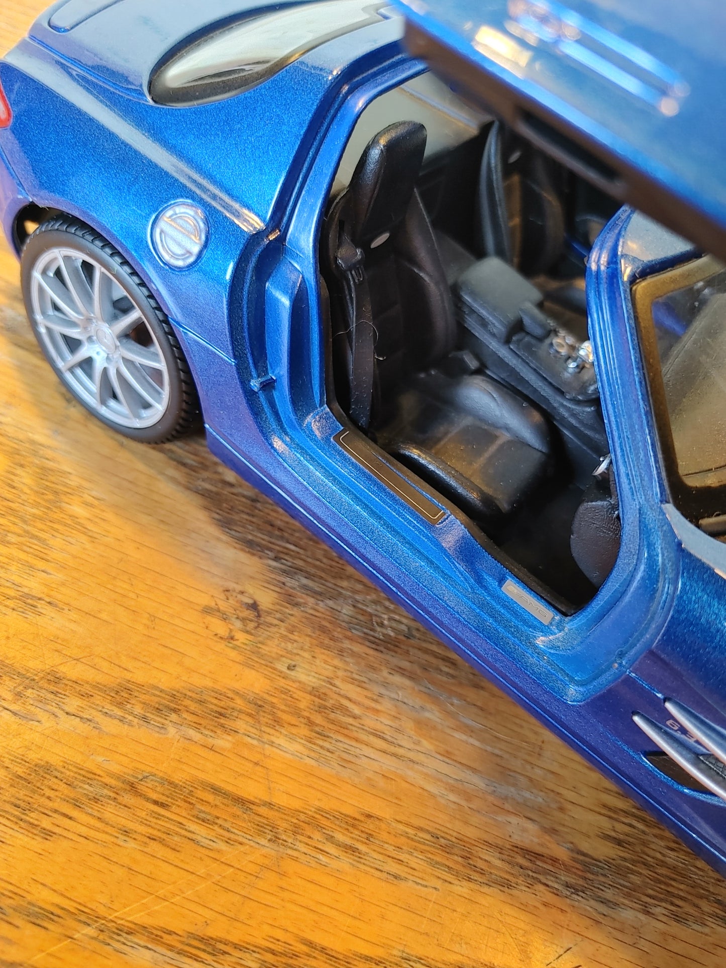 Gullwing! Maisto SLS AMG Mercedes 1:18 Blue Good Condition No Box or Stand