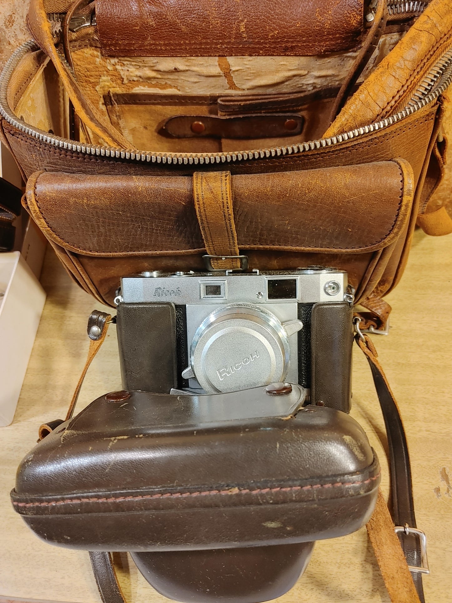 Rico Ricoh! Vintage Ricoh 500 35mm Camera Bag Flash Kit Leather