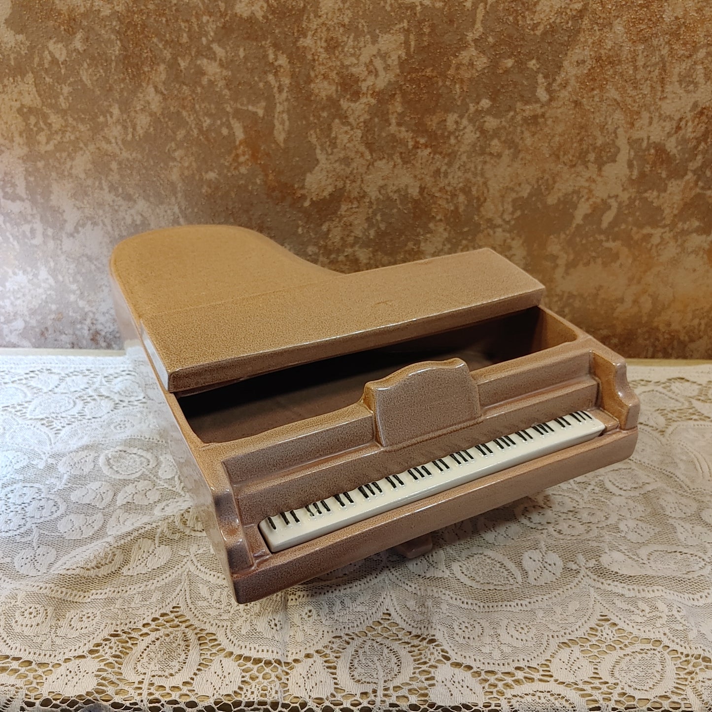 Red Wing Baby Grand Piano Planter Pottery 1956 V-1525