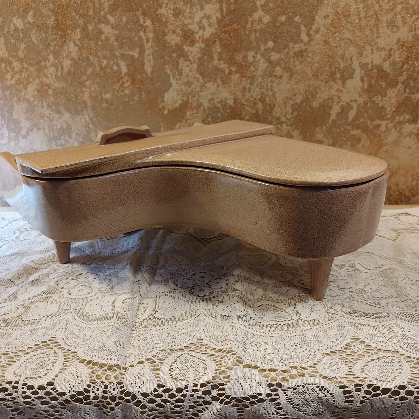 Red Wing Baby Grand Piano Planter Pottery 1956 V-1525