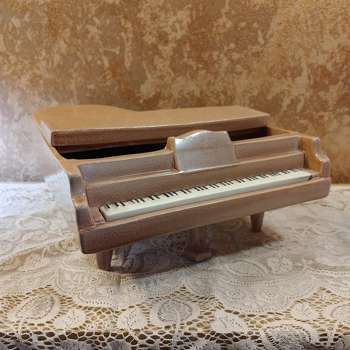 Red Wing Baby Grand Piano Planter Pottery 1956 V-1525